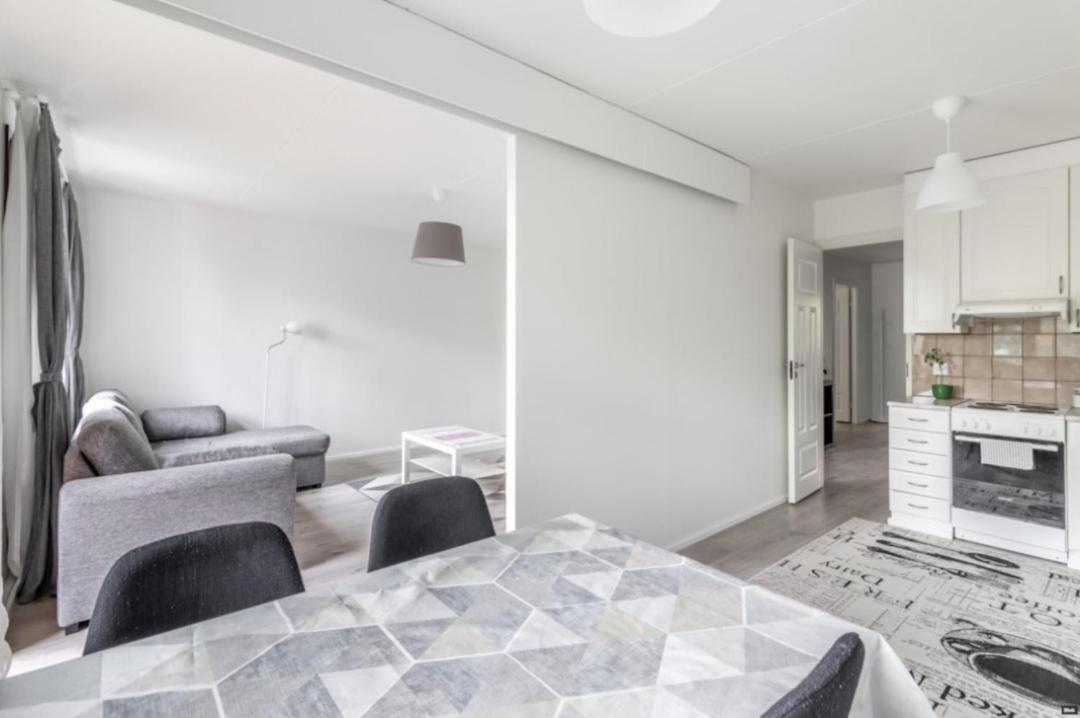 Easy And Short From The Airport Apartment Helsinki Exterior photo
